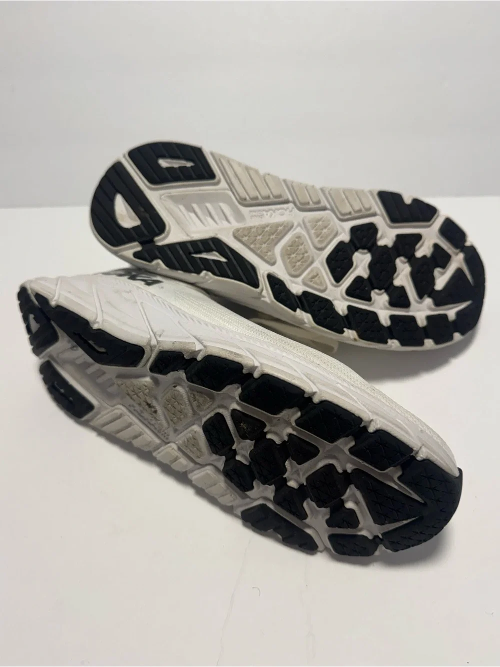 Hoka One One Arahi 7 Clifton 9 Size 8.5 Men's